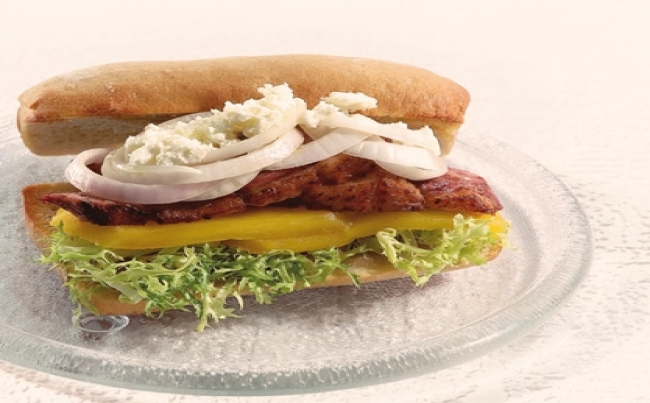 Pato y mango en ciabatta crocante